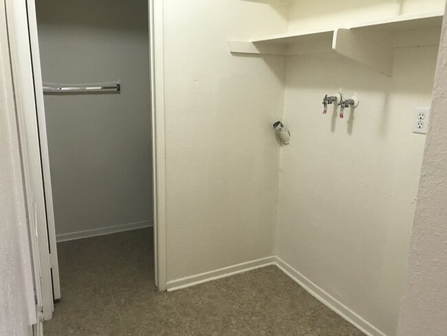 Building Photo - Villa Martinique Townhome for Rent!