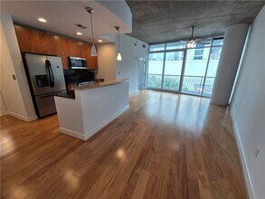 Building Photo - 44 Peachtree Pl NE