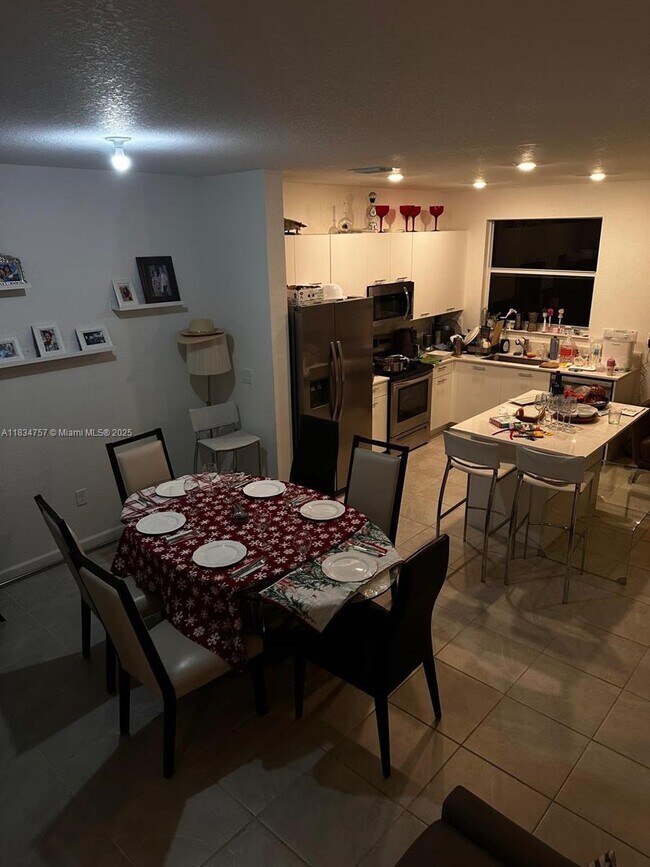 Foto del edificio - 12220 NW 23rd Ct