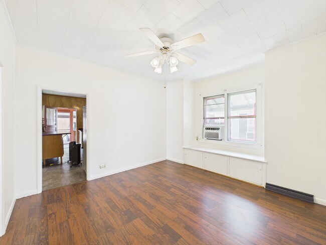 Foto del edificio - 305 Chelsea St