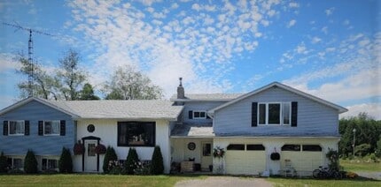 Building Photo - 140 Killdeer Crescent