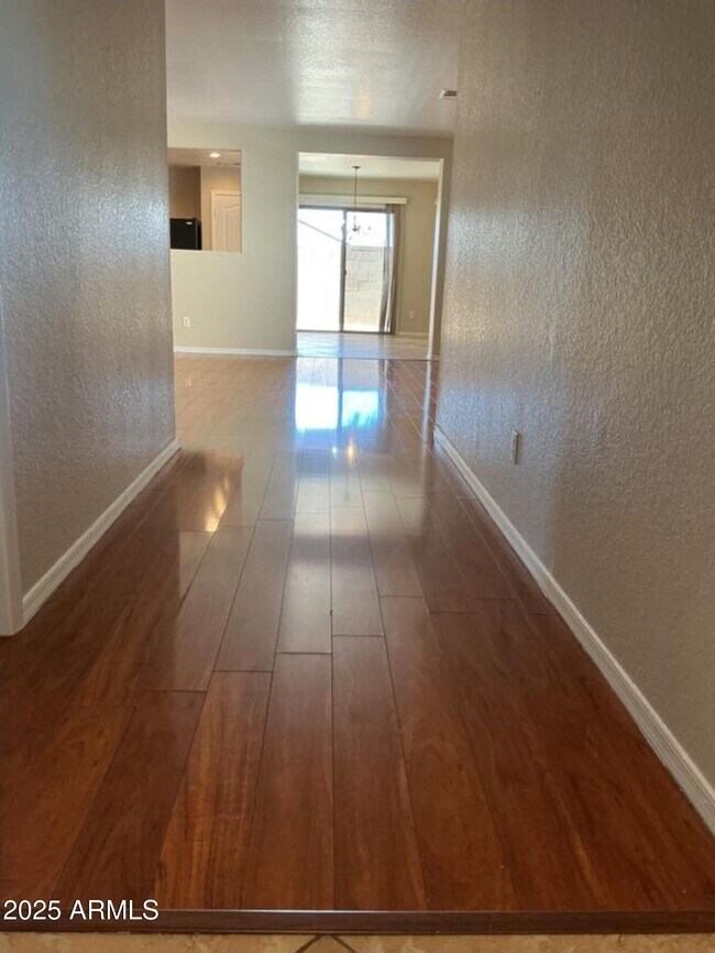 Foto del edificio - 6362 W Barbara Ave