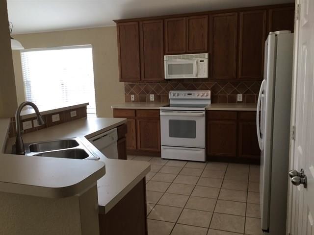 Building Photo - 1040 Broken Spoke Dr