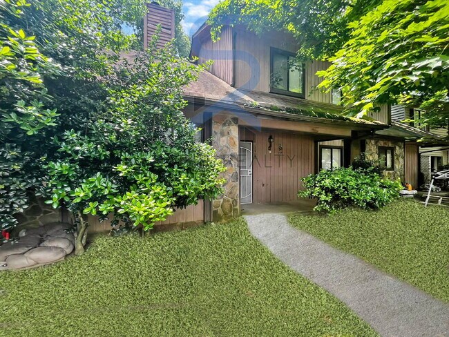 Foto del edificio - 5802 Trent Walk Dr
