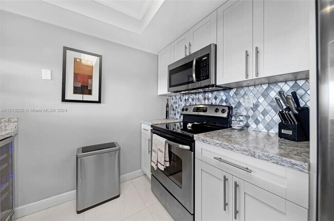 Building Photo - 7601 E Treasure Dr