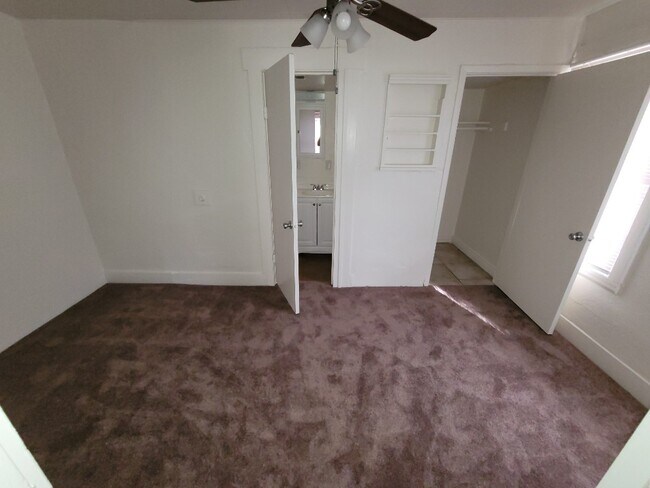 Foto del edificio - E Crescent Ave