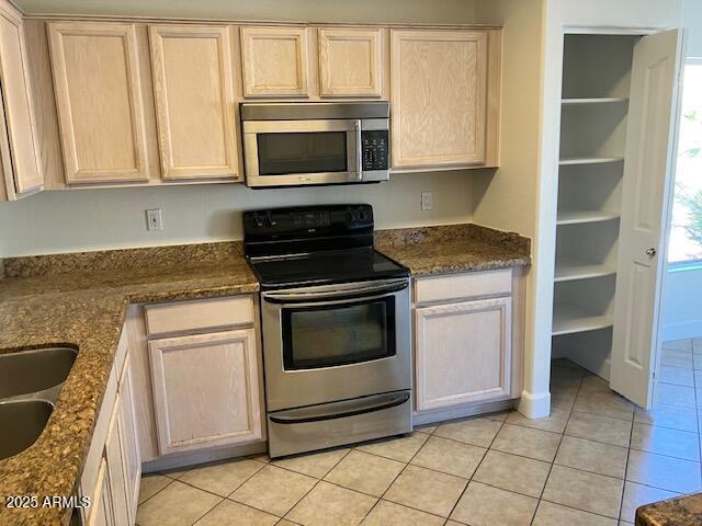 Building Photo - 2307 E Kelton Ln