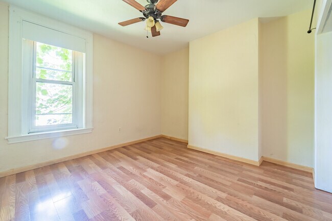 Building Photo - 120 S Graham