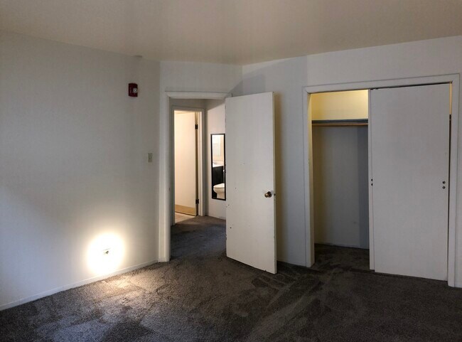 Building Photo - 4340 Wilson Ave