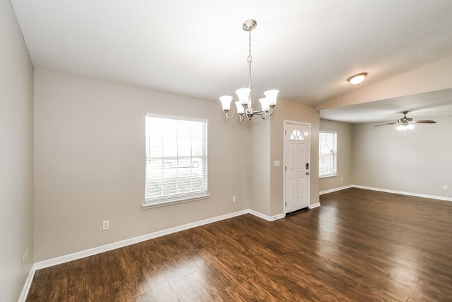 Foto del edificio - 1760 Glen Laurel Dr