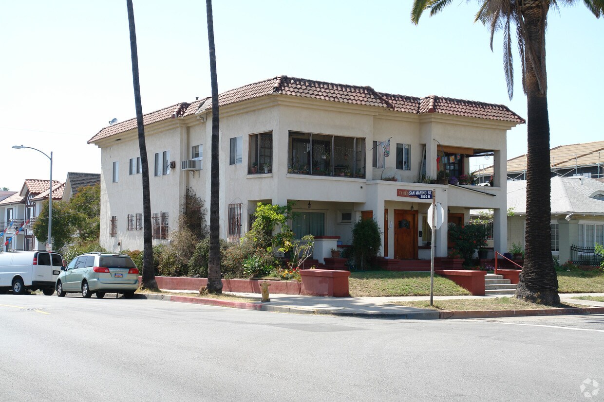Building Photo - 1743 1/2,1747-1749 1/2
