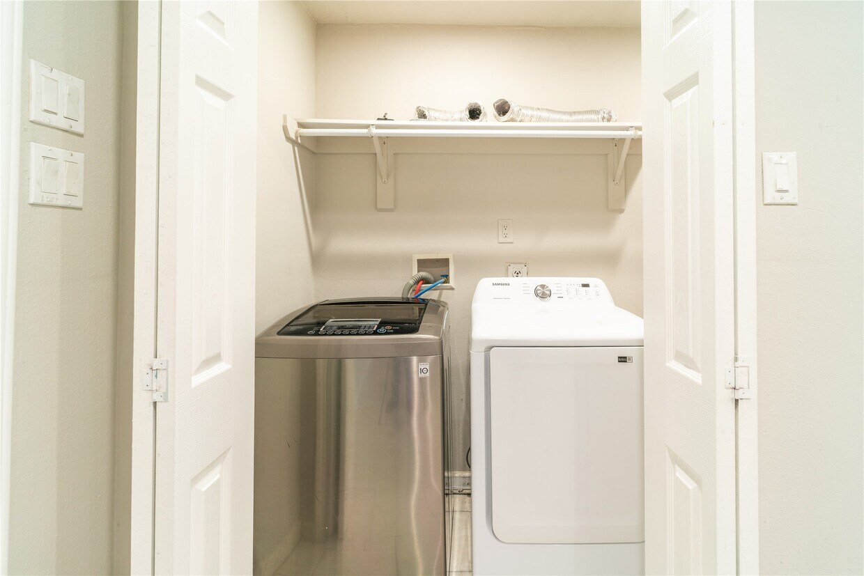 Foto del edificio - 11623 Rowan Ln