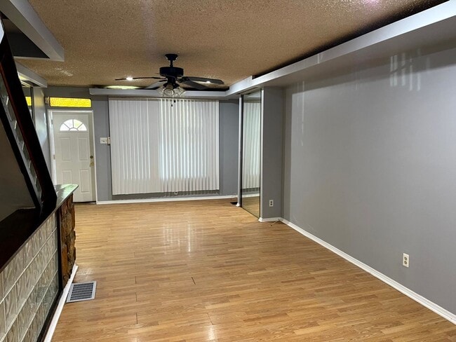 Building Photo - Welcome to 1430 N Hirst St!