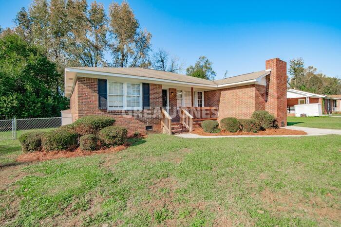 Primary Photo - 817 Delta Dr