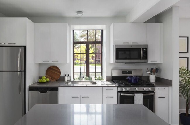 Building Photo - 2833 N Clybourn Ave