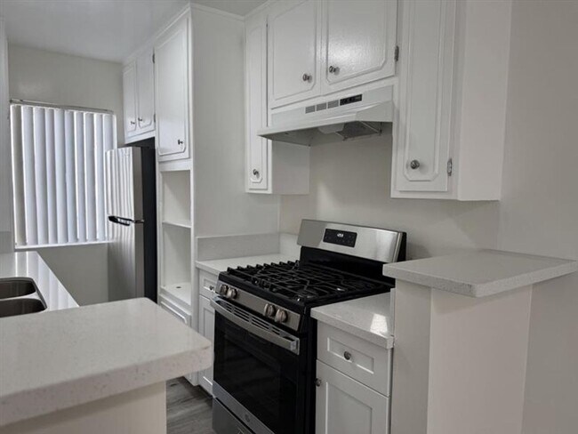 Foto del edificio - 10520 Balboa Blvd