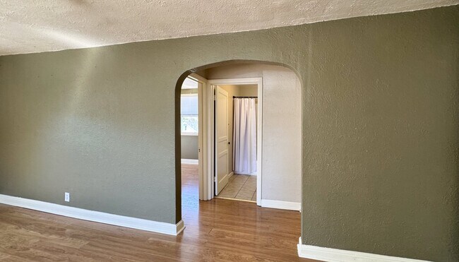 Foto del edificio - 321 S Walnut St