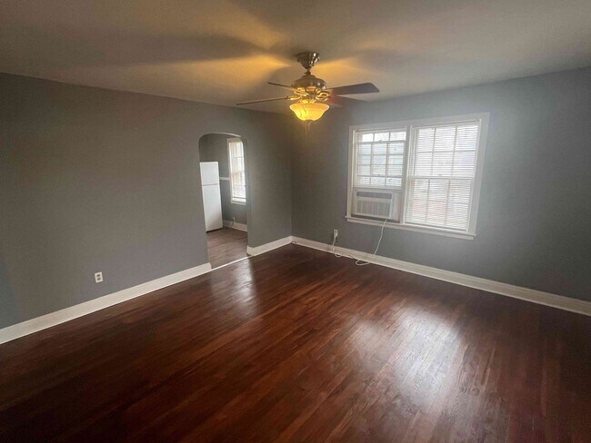 Foto del edificio - 817 Moulton St E