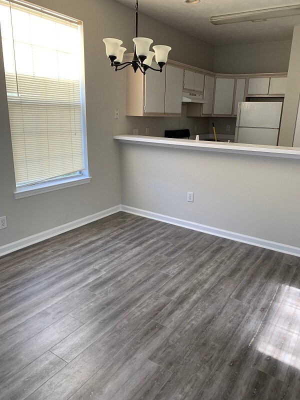 Foto del edificio - 468 River Oaks Dr