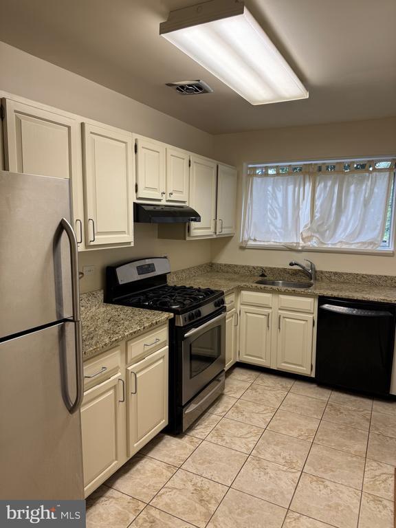 Foto del edificio - 10524 Weymouth St