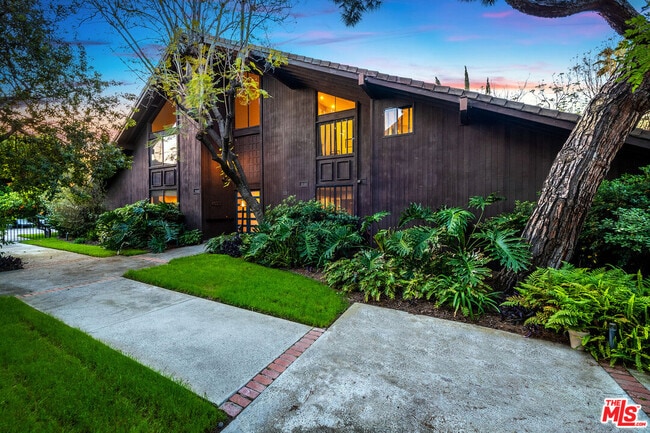 Foto del edificio - 4635 N Clybourn Ave