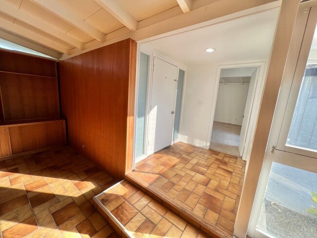 Building Photo - Cliff May Designed Rancho Estates House