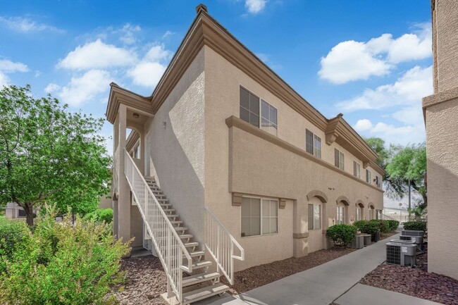 Building Photo - 3400 Cabana Dr