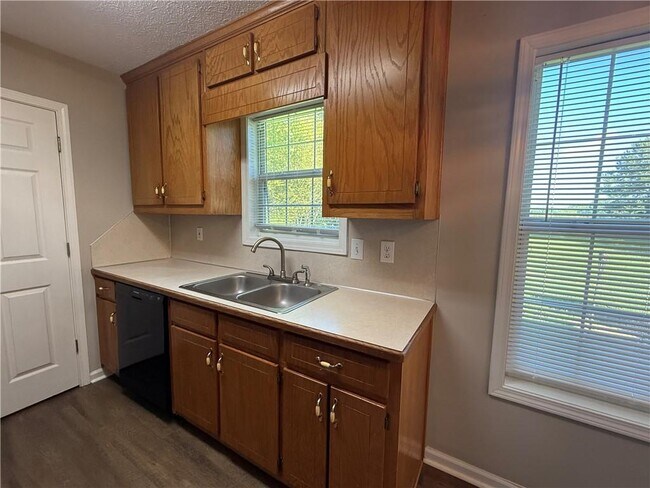 Building Photo - 6079 Daffodil Dr