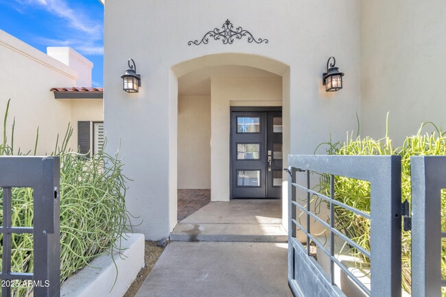 Building Photo - 10424 E Cannon Dr