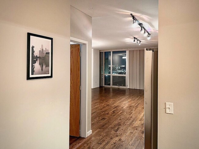 Building Photo - 1845 S Michigan Ave