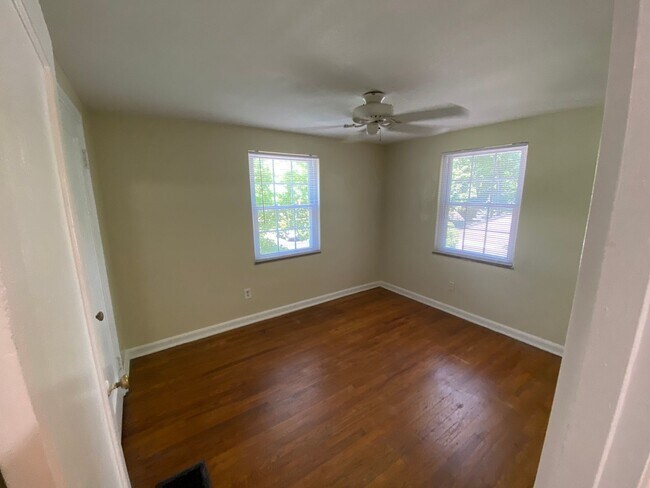 Building Photo - 48 E Stafford Ave