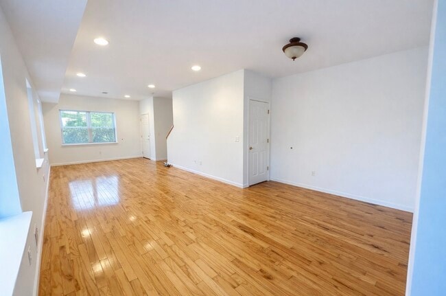 Loving room/dining area - 101 Main St