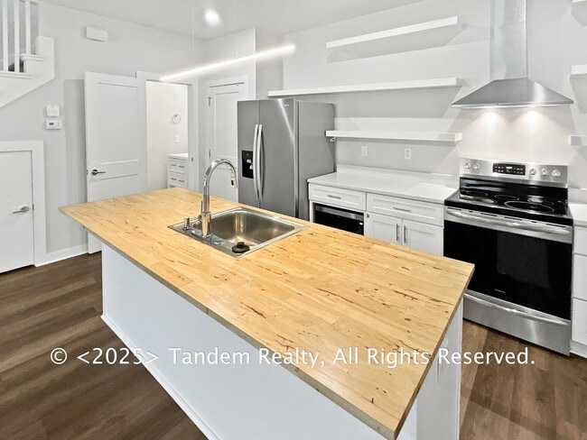 Building Photo - 3647 Hydes Ferry Rd