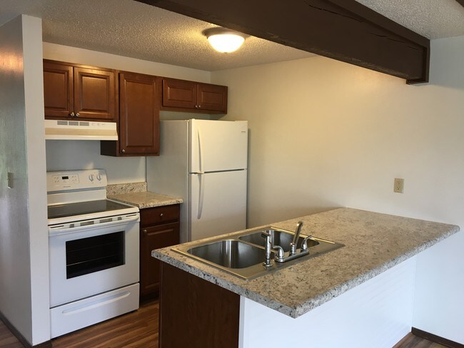 Kitchen - 808 Village Dr