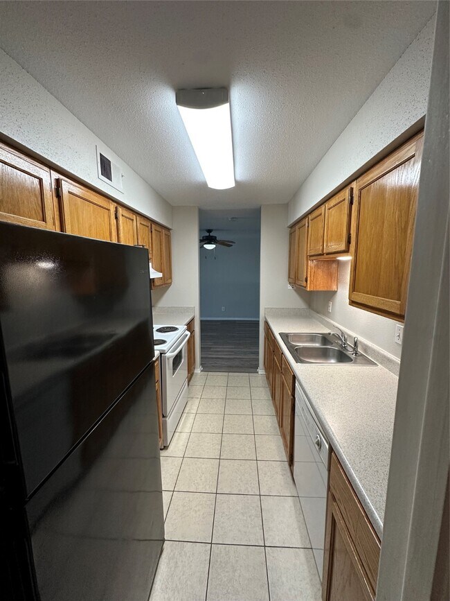 Building Photo - 6500 Sands Point Dr