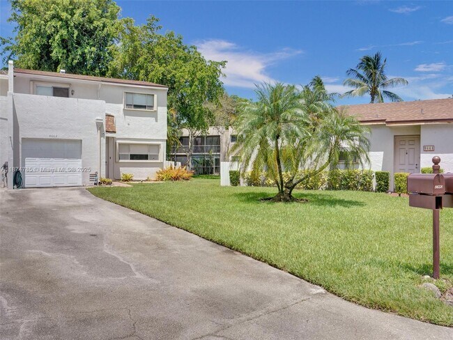 Foto del edificio - 8662 Bridle Path Ct