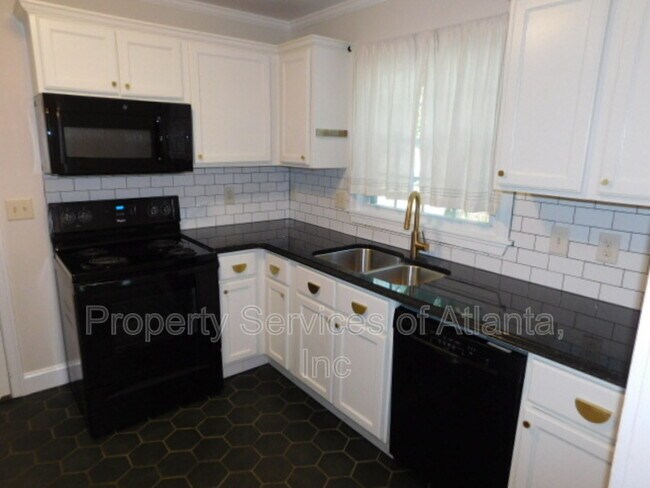 Building Photo - 482 Hyde Dr NE