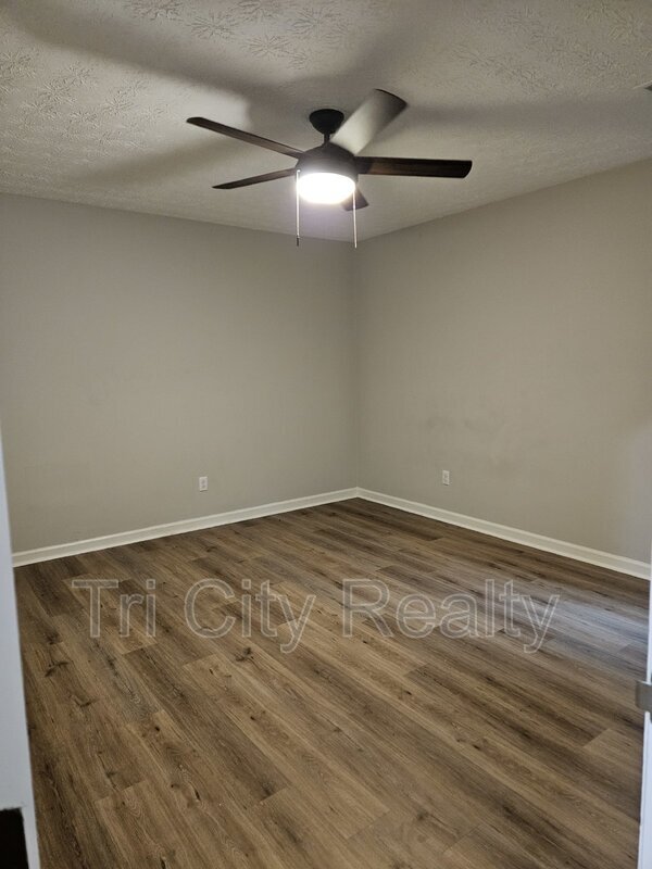 Foto del edificio - 135 Rose Ct