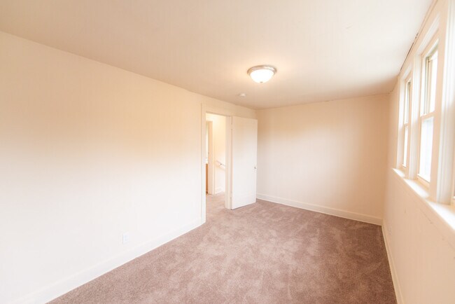 Building Photo - 964 McKinley Ave
