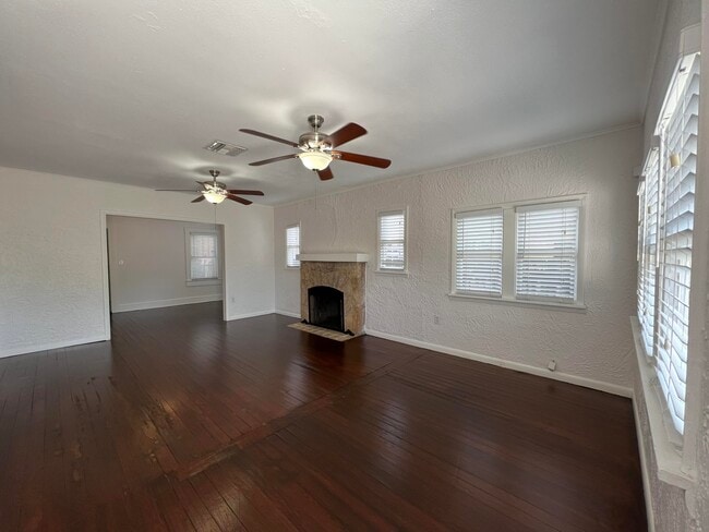 Building Photo - 918 S M St