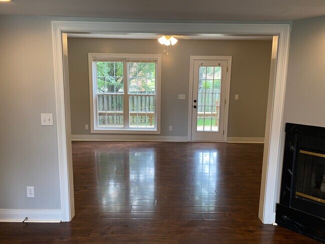 Building Photo - 3877 Sugar Creek Dr