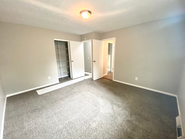 Building Photo - 2047 Zircon St NE