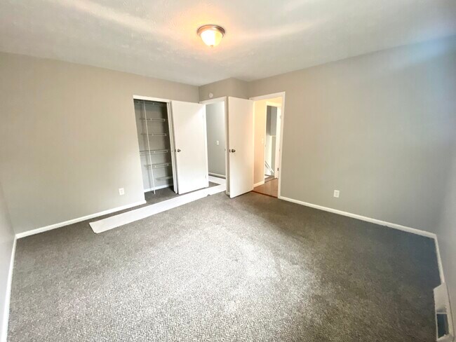 Foto del edificio - 2047 Zircon St NE