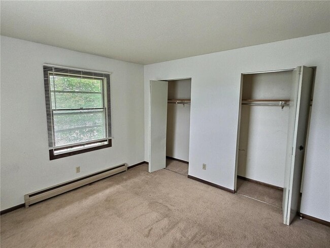 Building Photo - 656 Summit Dr