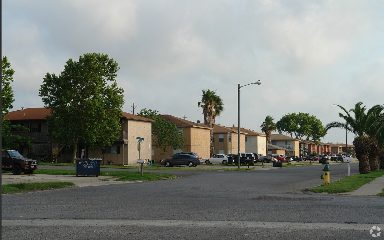 Foto del edificio - 709-949 Quetzal St