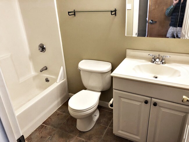 full bath - 94 State St