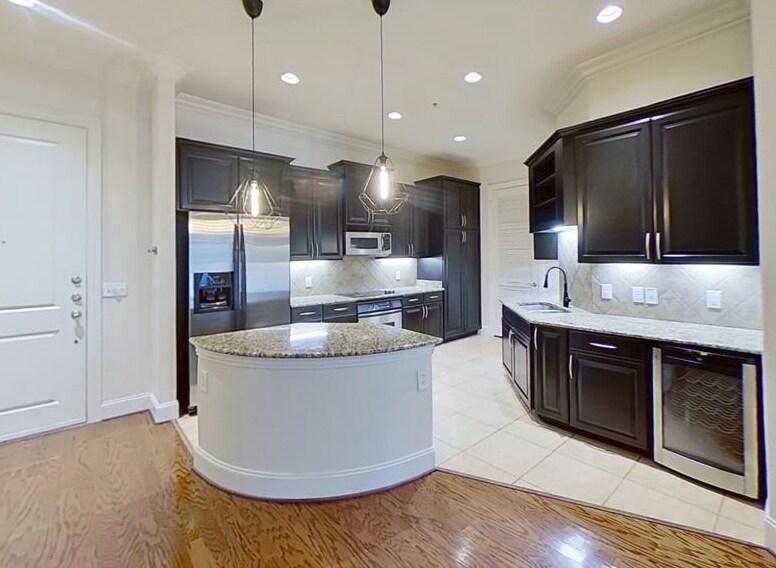 Primary Photo - 2120 Kipling-200.7