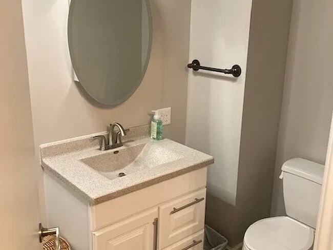 Foto del edificio - 309 W Charles St