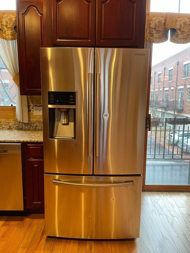 Building Photo - 189 S Grove Ave