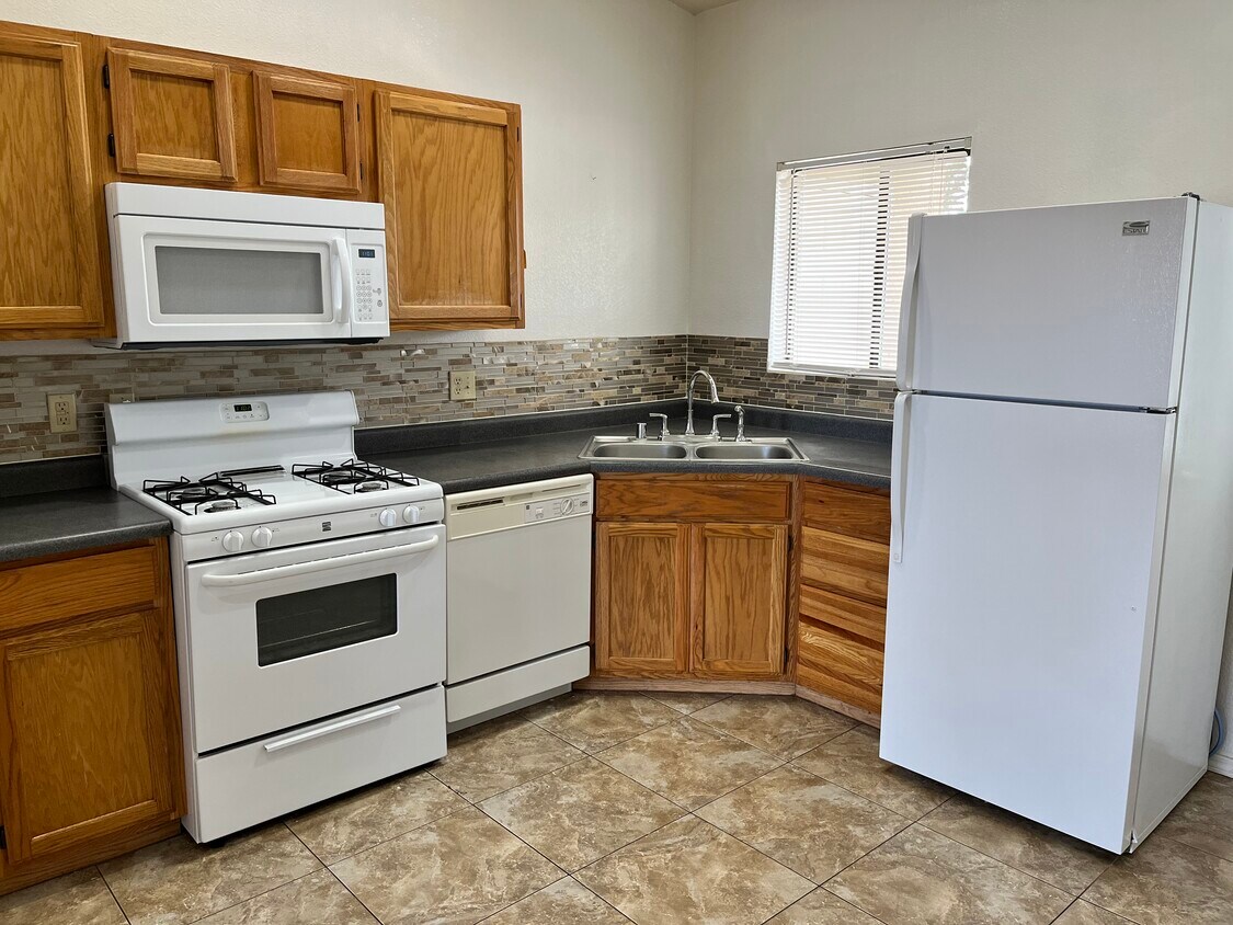 Primary Photo - 4308 Sabana Loop SE